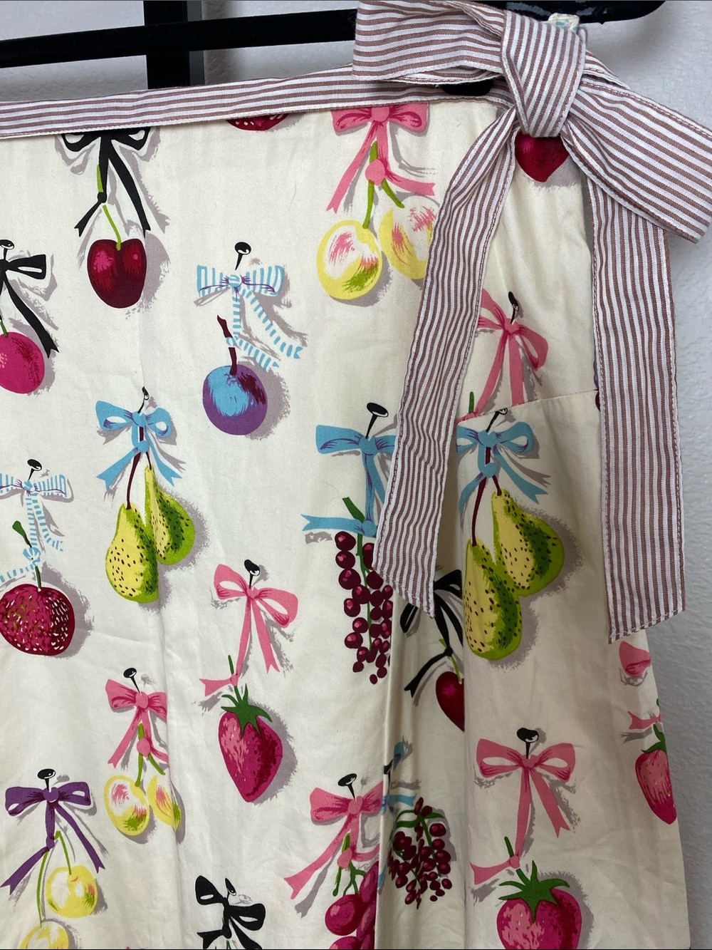 Fruit Print A-Line Skirt %100 cotton Cream with Pink Accents size 8 fully lined - Picture 4 of 5